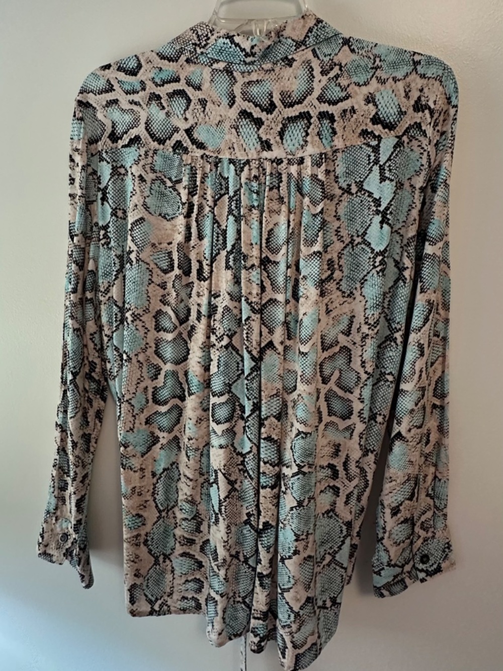 Karen Kane Snakeskin Blouse Large Blue Beige Tie Front Top Boho Lightweight - Picture 2 of 3